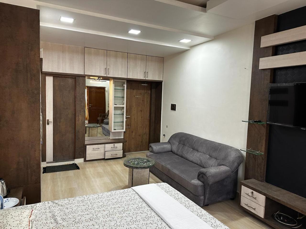 Temple View Apartment *
