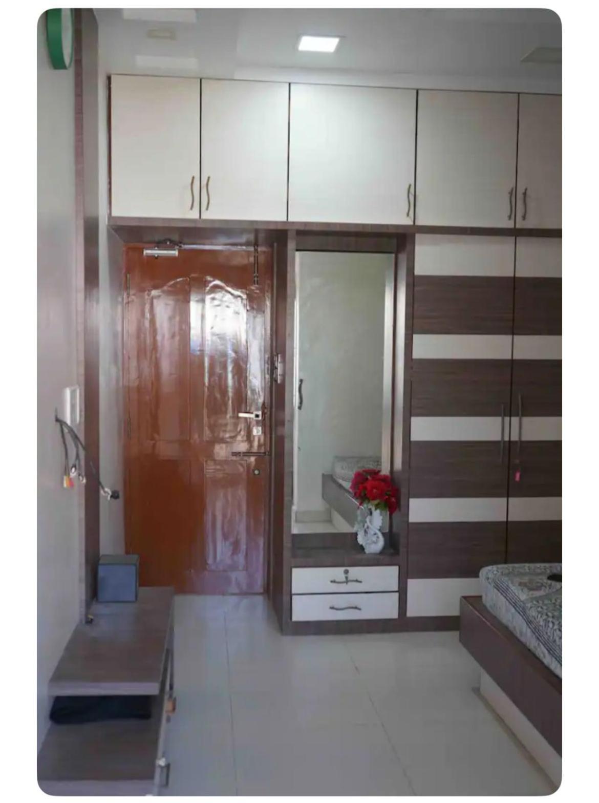 Temple View Apartment *